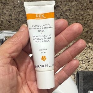 REN Clean Skincare Glycol Lactic Radiance Renewal Mask - White and Orange